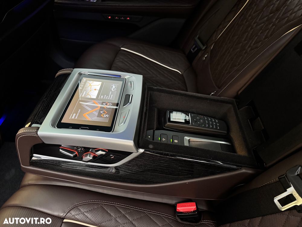 BMW Seria 7 745e - 17