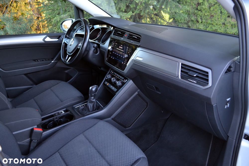 Volkswagen Touran - 24