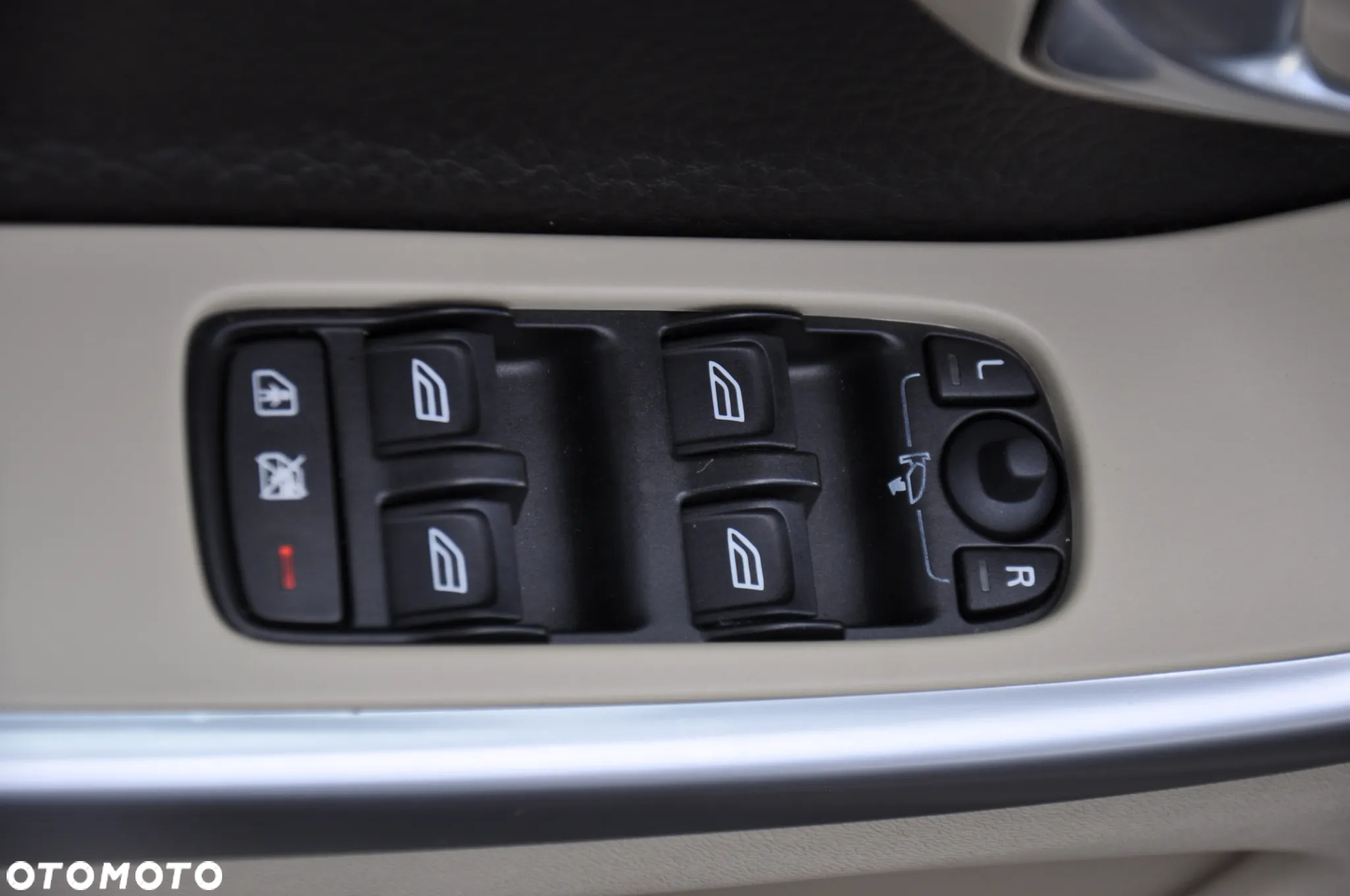 Volvo XC 60 2.4D AWD R-Design - 19