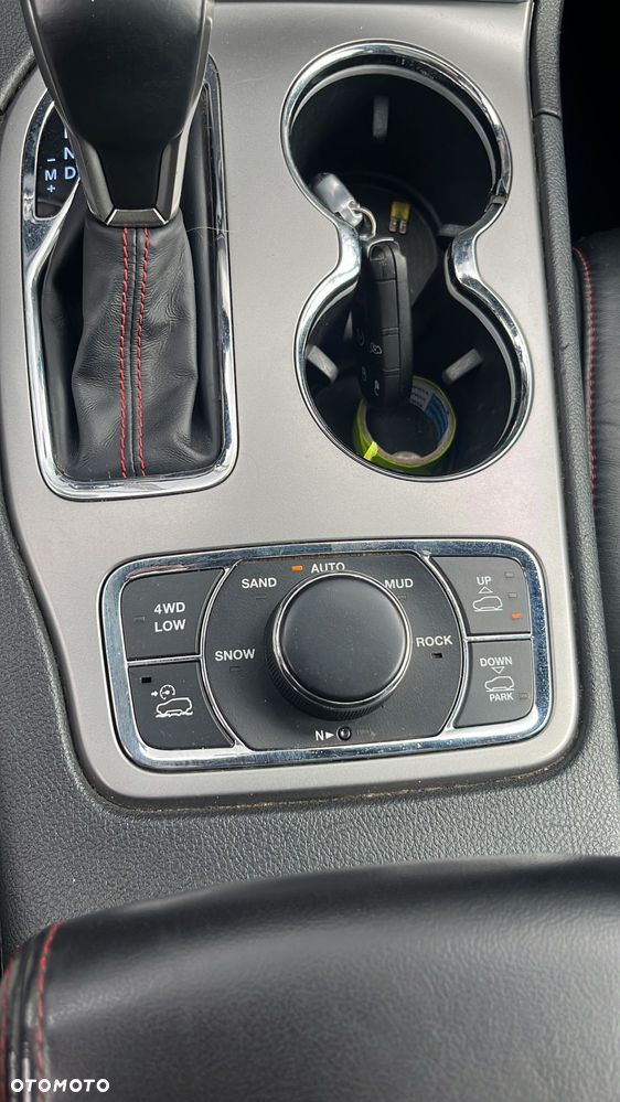 Jeep Grand Cherokee - 26