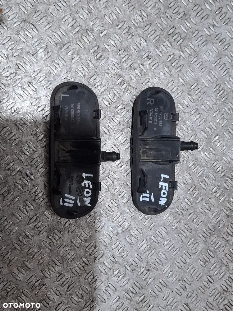 Dysza dysze spryskiwaczy Seat Leon III 5F komplet nr 5F0955986 5F0955985 - 2