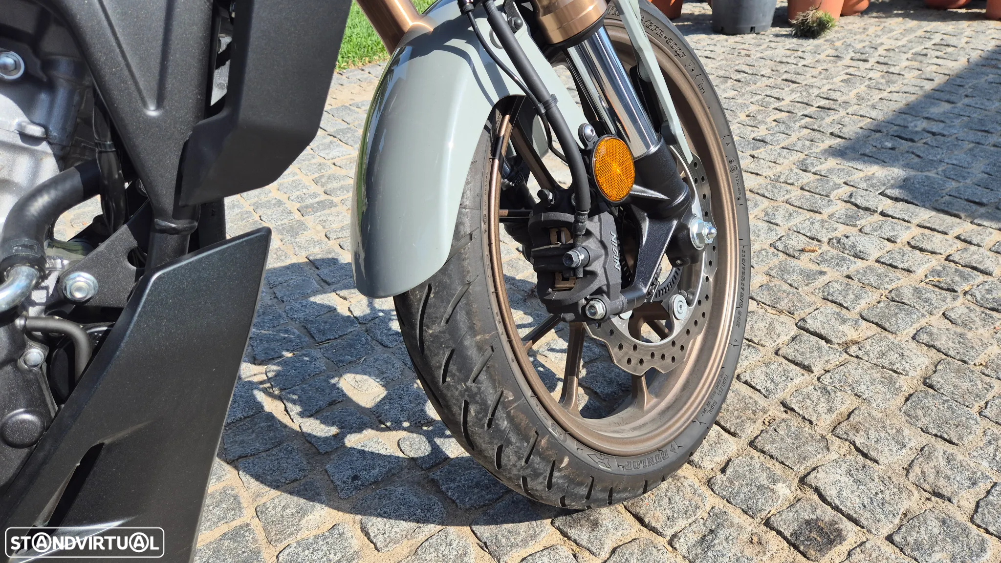 Honda CB R - 10