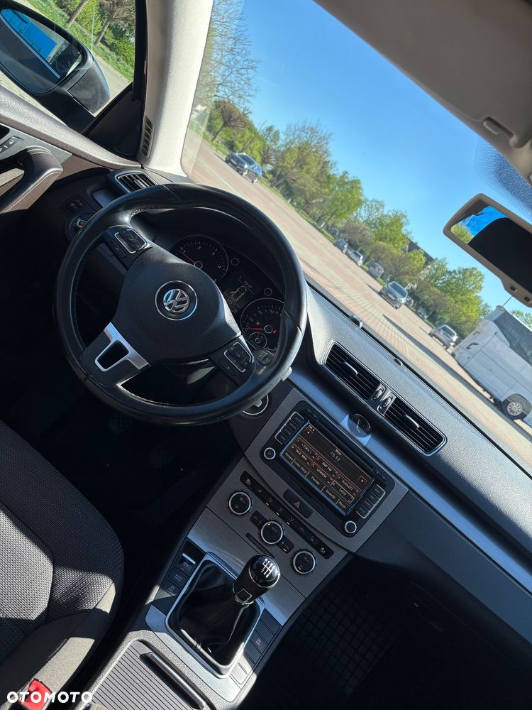 Volkswagen Passat 2.0 TDI Comfortline - 8