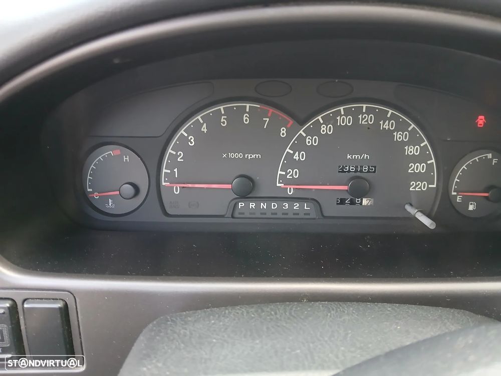 Hyundai Trajet 2.7 - 1