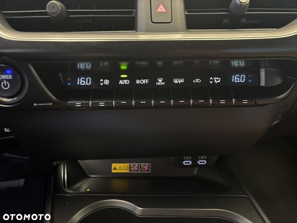 Lexus UX - 24