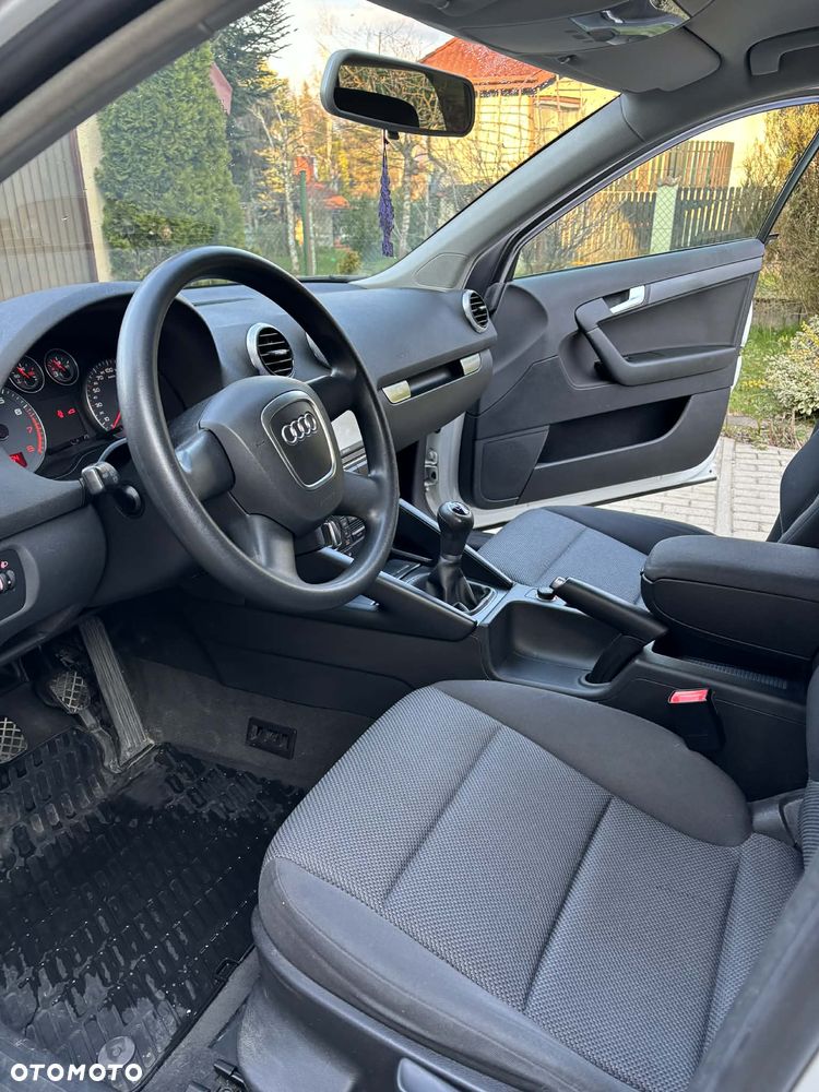 Audi A3 Sportback 1.6 Ambiente - 8