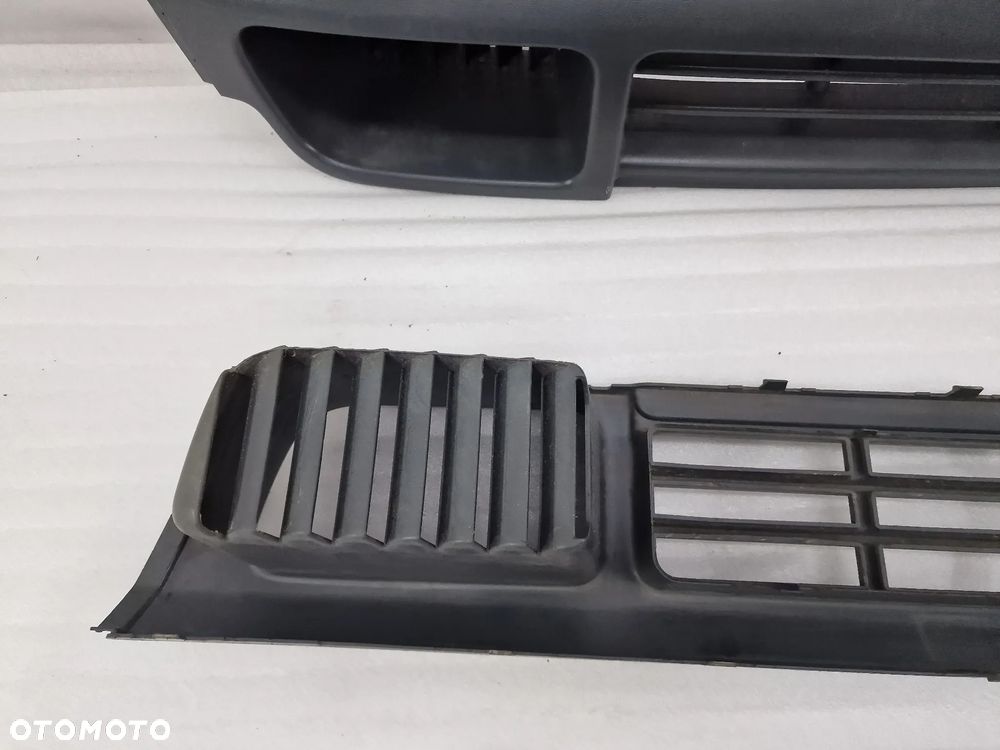 VW T5 7H0 03- KRATKA ŚRODKOWA ZDERZAKA PRZEDNIEGO PRZÓD , NR 7H0807719 , NR AUKCJI KR347 - 7