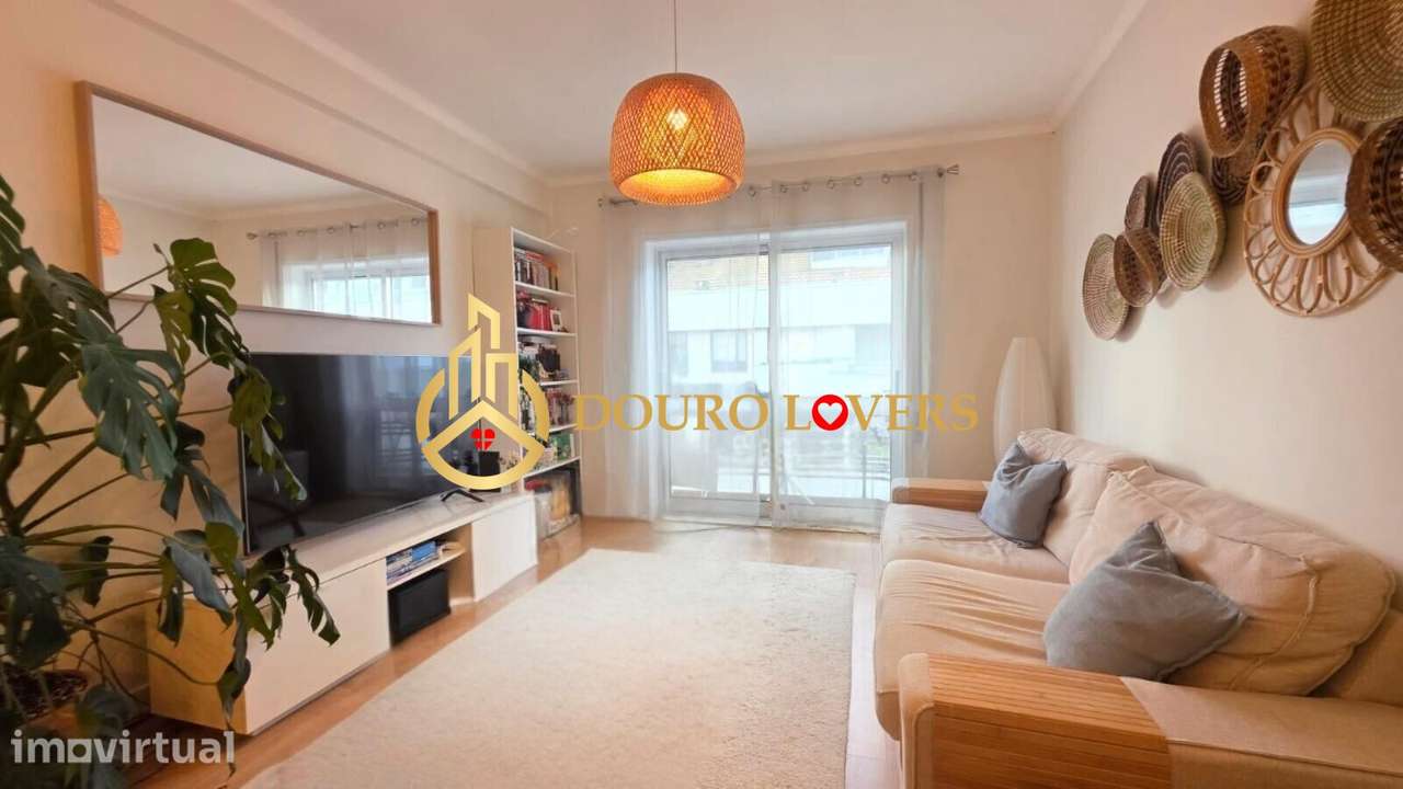 T2 Totalmente Renovado e Mobilado com Garagem | Marquês, Porto - Grande imagem: 4/53
