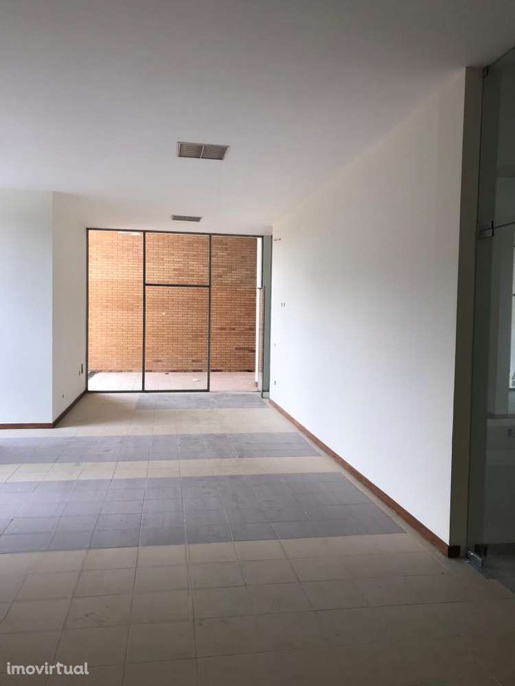Quinta da Barca - Escritório/Loja com 460 m2 - Grande imagem: 4/60