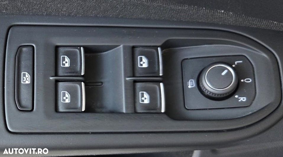 Volkswagen Golf 2.0 TDI Life - 24