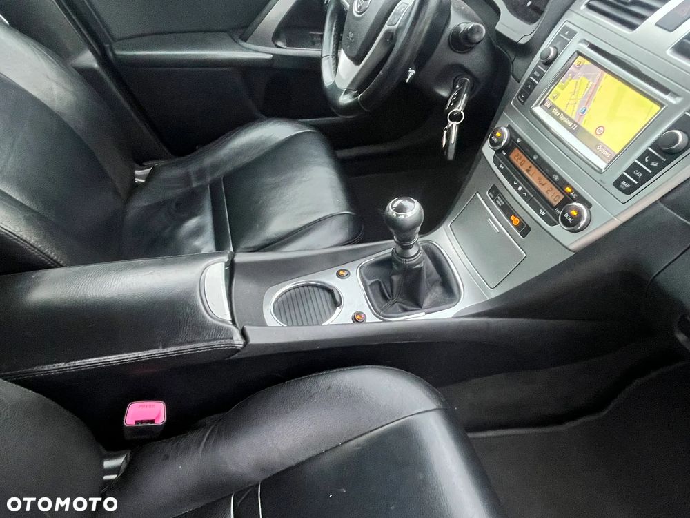 Toyota Avensis 1.6 Premium - 23