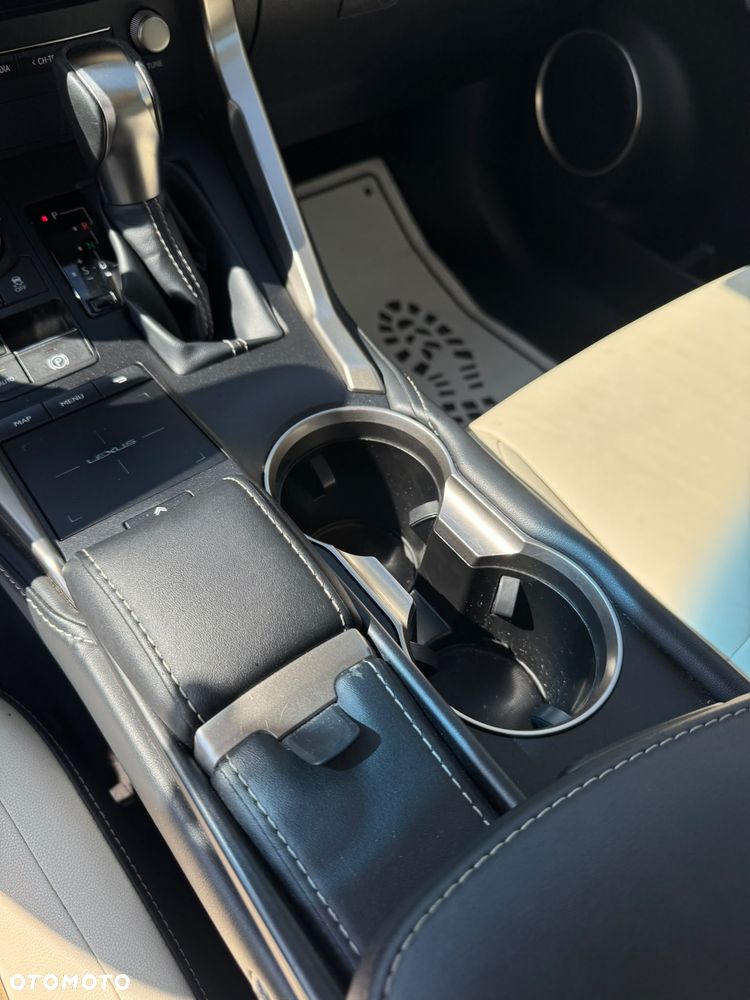 Lexus NX 300h Prestige AWD - 30
