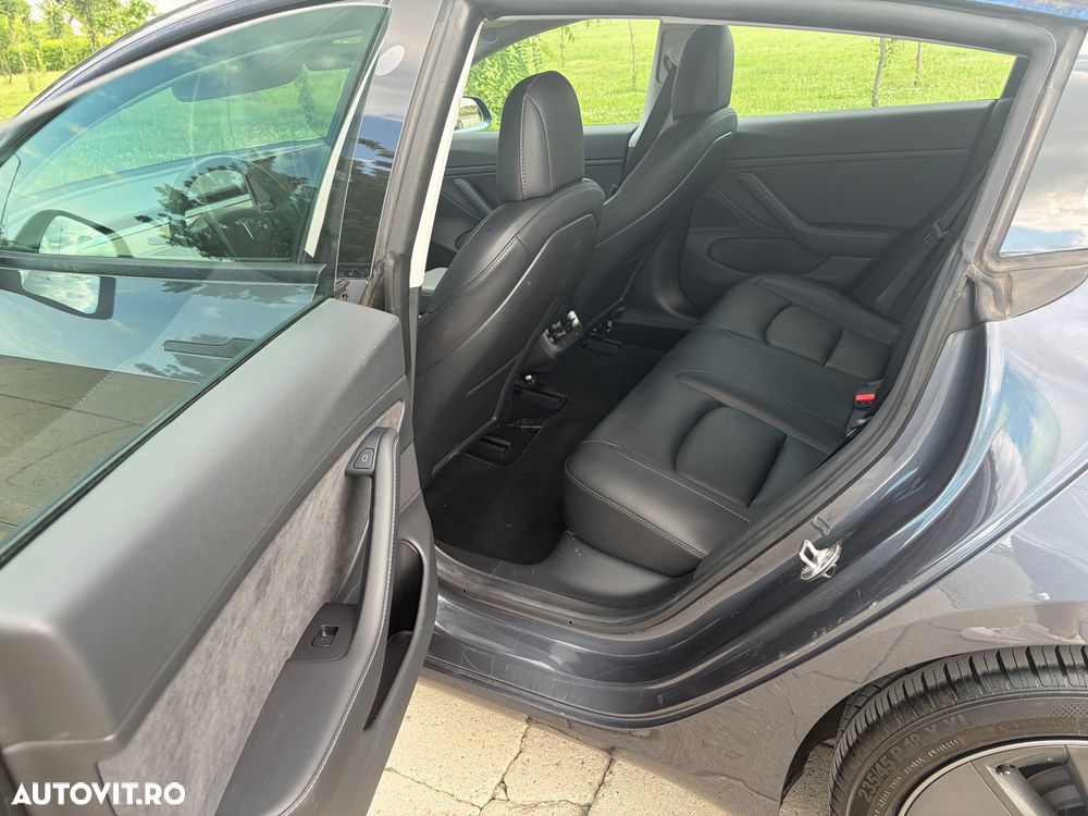 Tesla Model 3 - 8