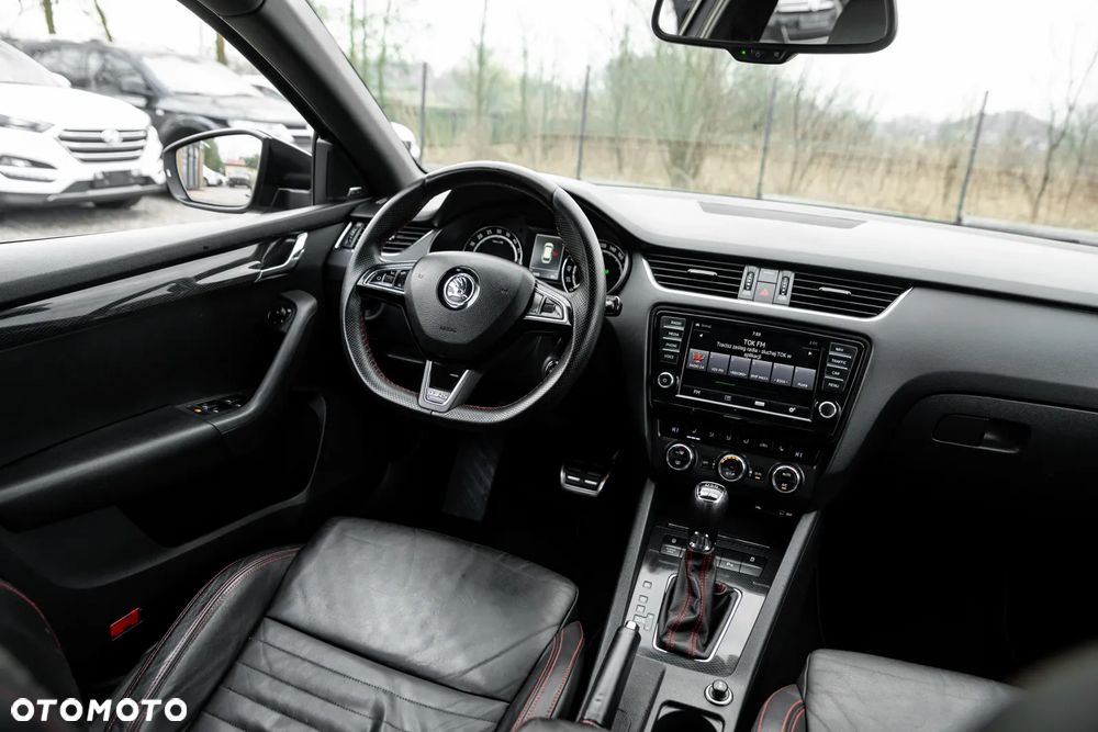Skoda Octavia 2.0 TDI DSG RS - 28