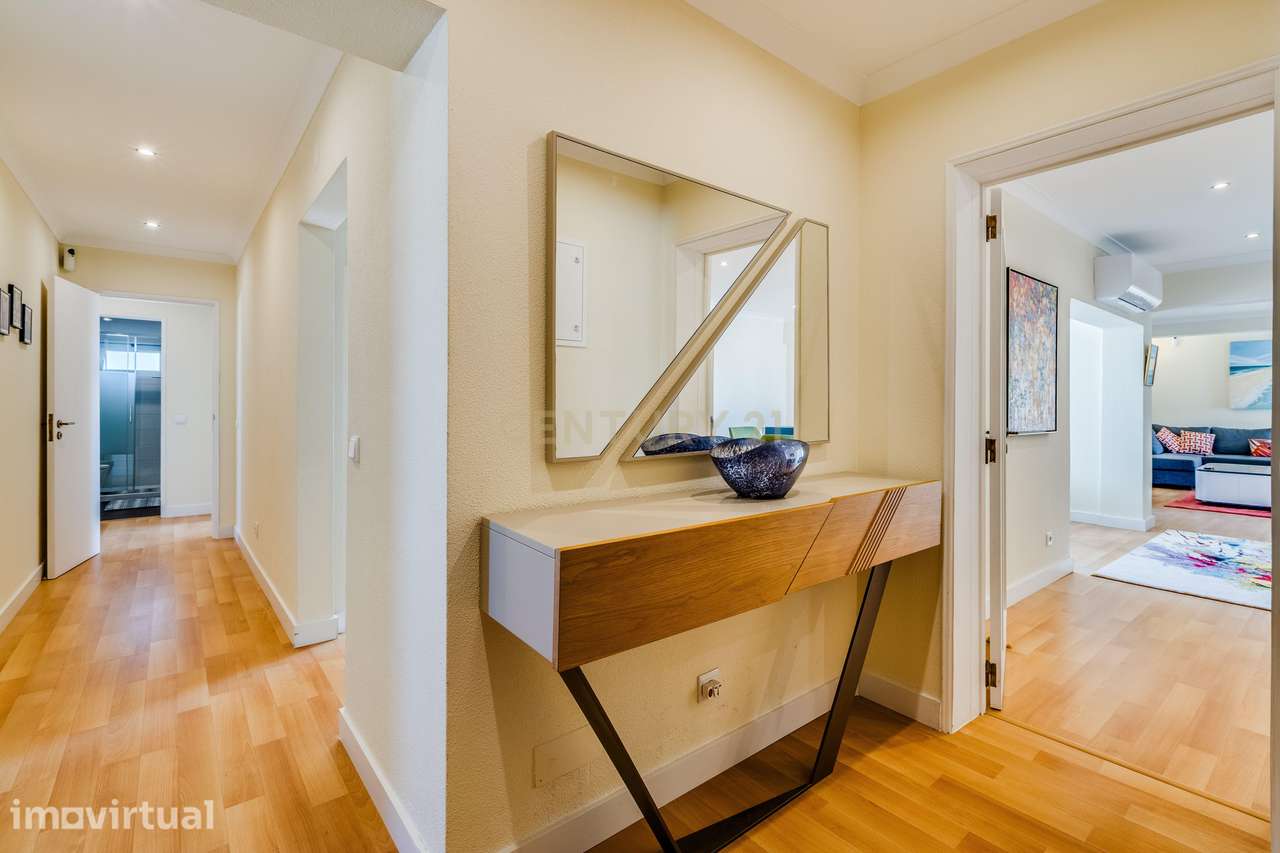 Apartamento T3 Renovado com Vista Deslumbrante – Faro - Grande imagem: 2/35