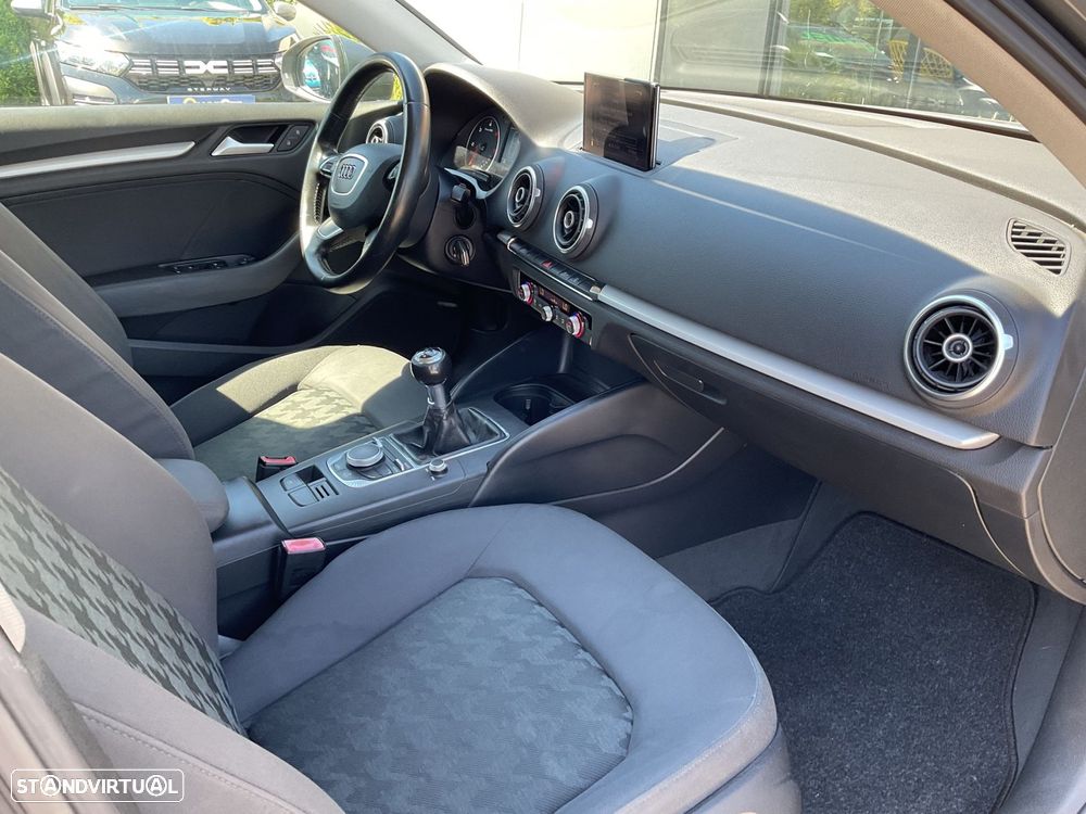 Audi A3 Sportback 1.6 TDI Advance - 27