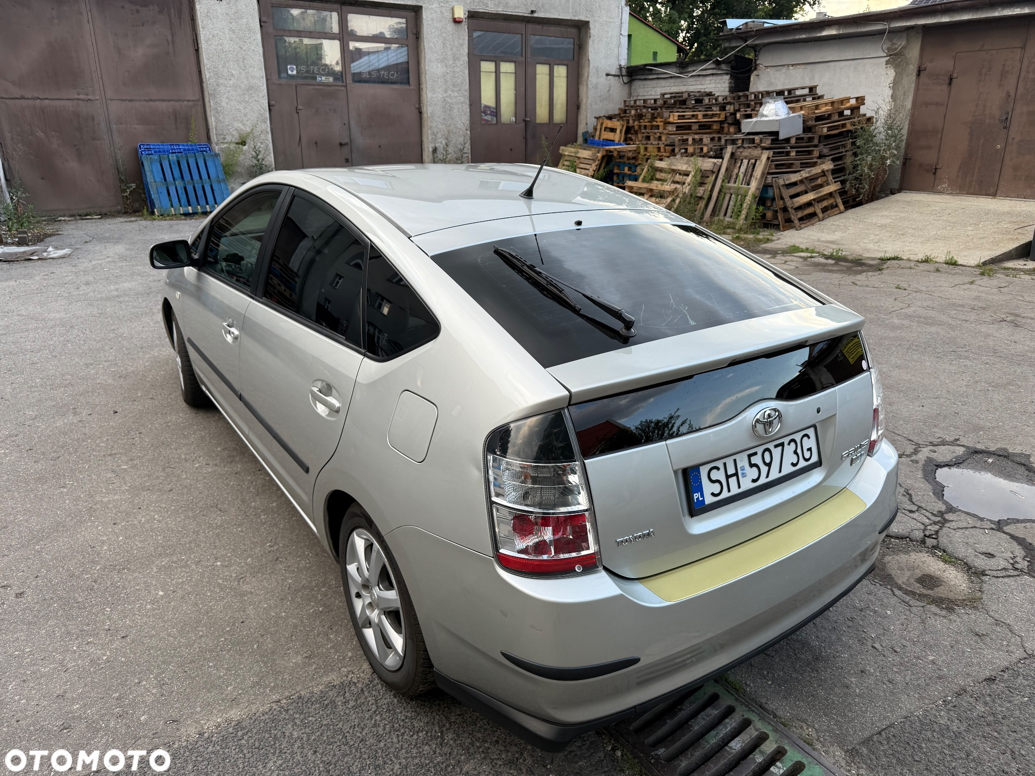 Toyota Prius (Hybrid) Executive - 5