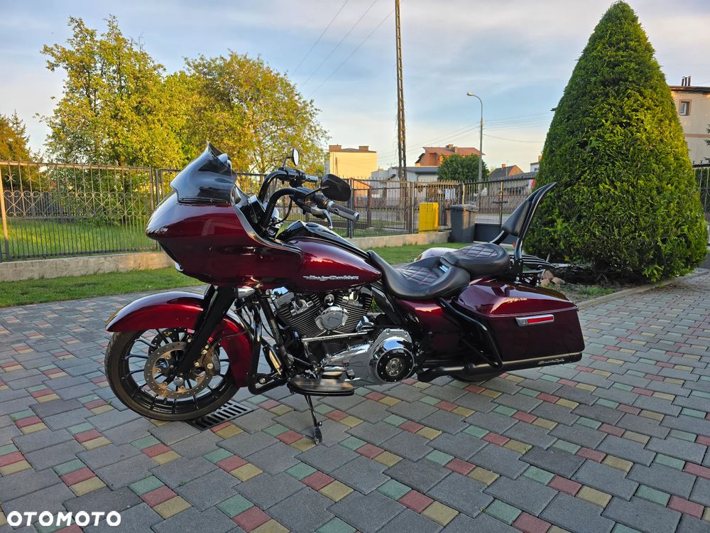 Harley-Davidson Touring Road Glide - 2