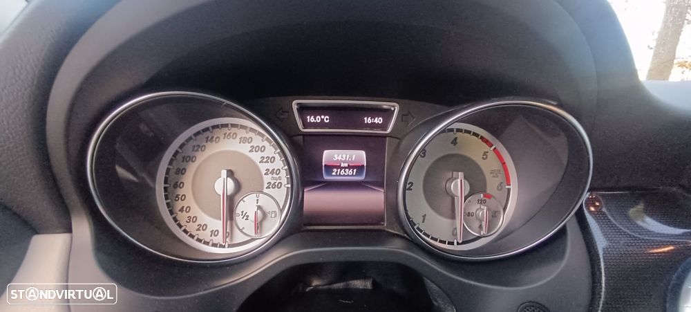 Mercedes-Benz CLA 180 d Shooting Brake - 11