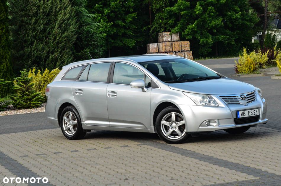 Toyota Avensis 1.8 Comfort - 21