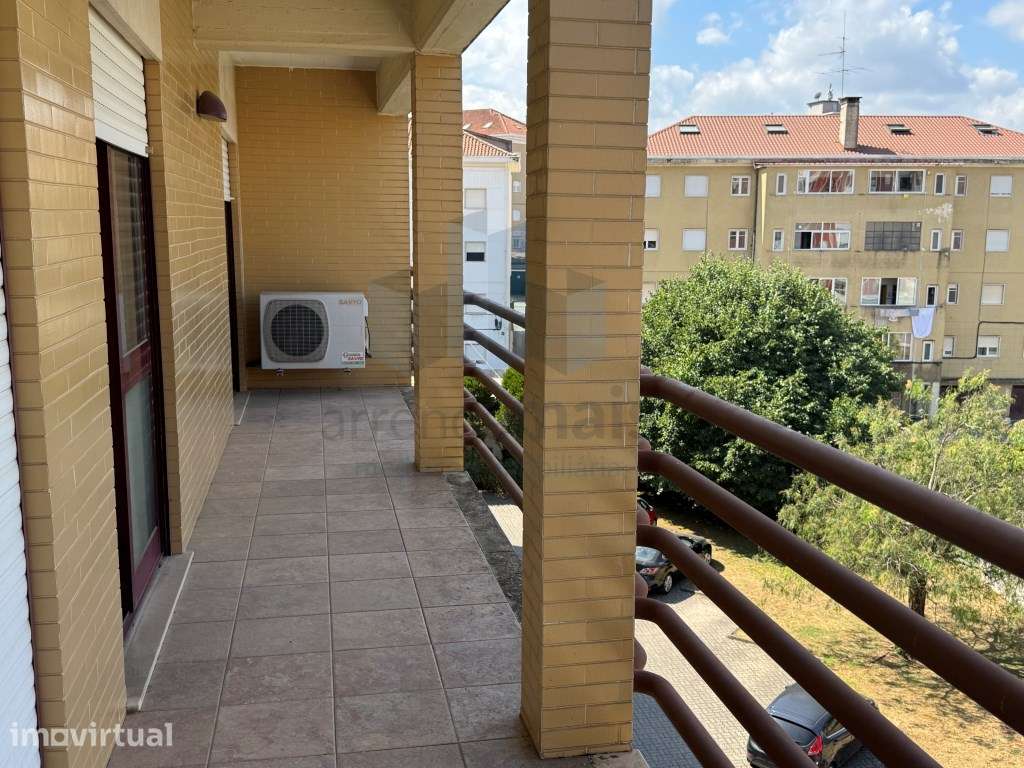Arrenda-se excelente T3 em ultimo piso com terraço de 120m2 em Celas - Grande imagem: 4/21