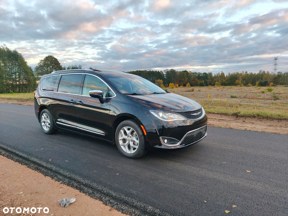 Chrysler Pacifica - 3