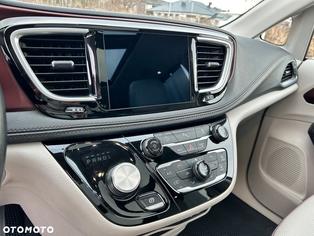 Chrysler Pacifica - 10