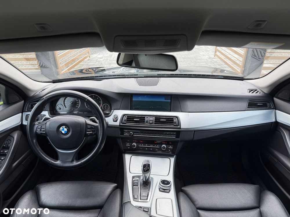 BMW Seria 5 525d Sport-Aut Luxury Line - 3