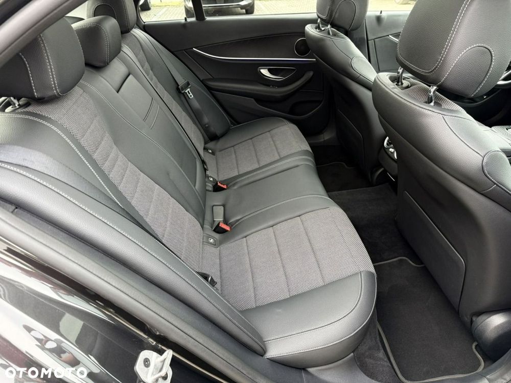 Mercedes-Benz Klasa E 400 d 4Matic 9G-TRONIC AMG Line - 31