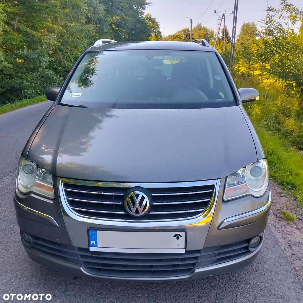 Volkswagen Touran - 1