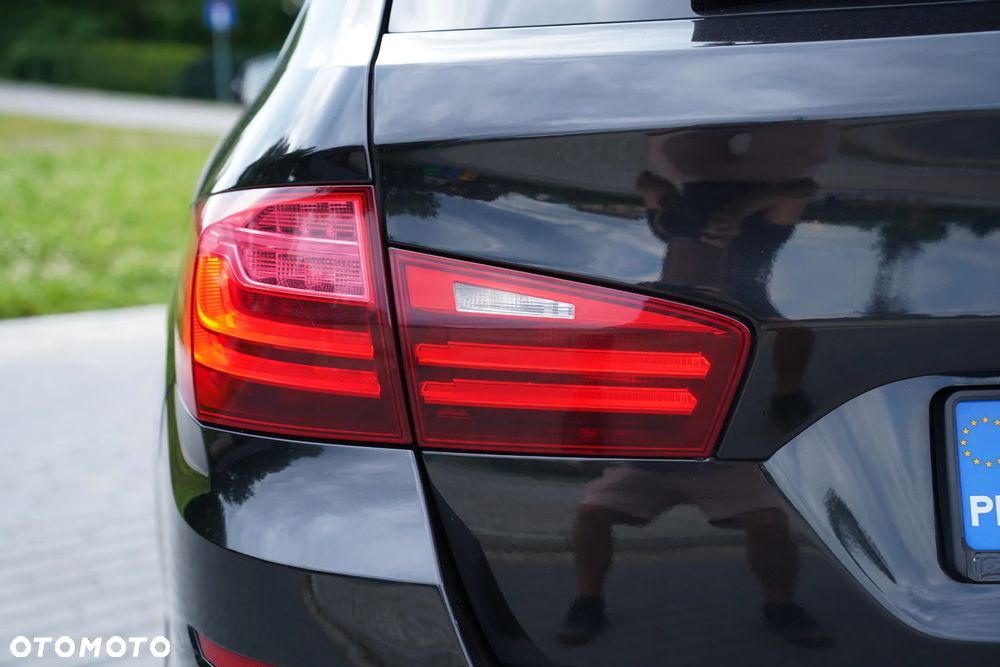 BMW Seria 5 520d Touring Sport Line - 17