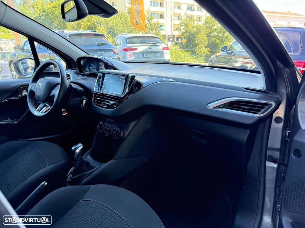 Peugeot 208 1.2 PureTech Allure - 17