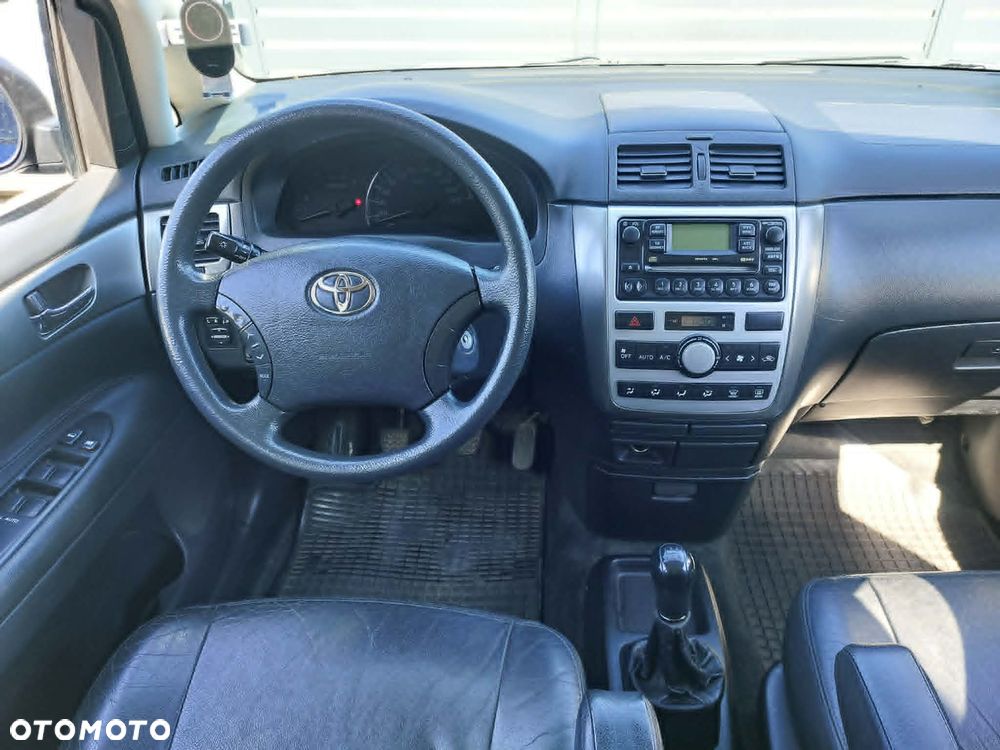 Toyota Avensis Verso Executive - 7
