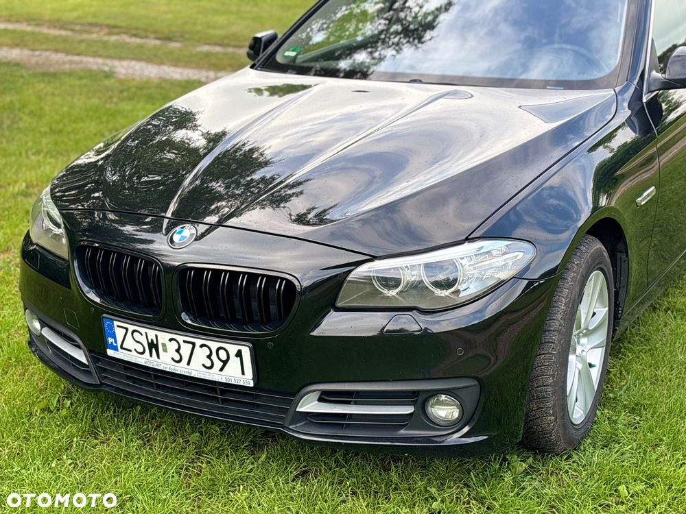 BMW Seria 5 525d xDrive - 16
