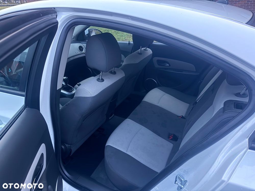 Chevrolet Cruze 1.6 - 10