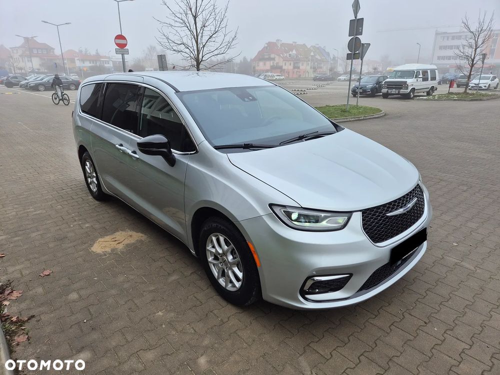 Chrysler Pacifica - 4