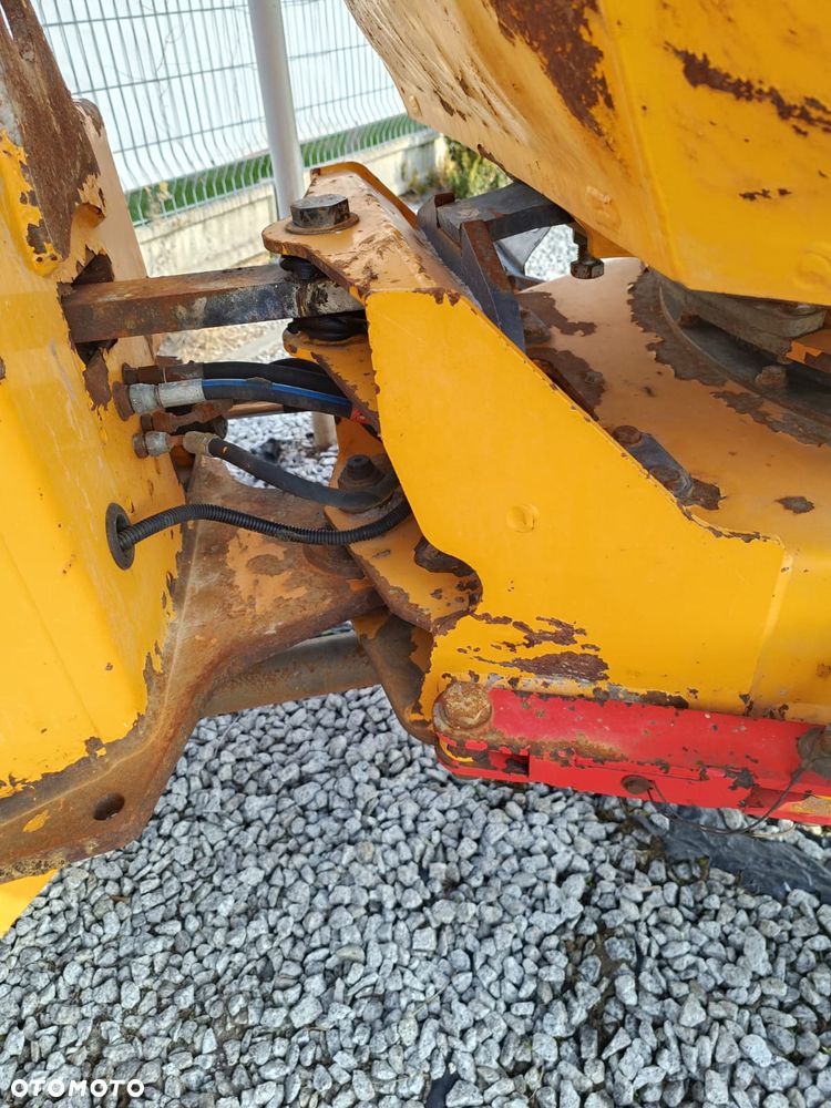 Thwaites 3 tonne - 23