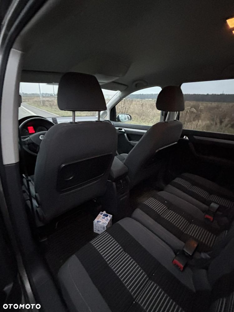 Volkswagen Touran 1.4 TSI Conceptline DSG - 11
