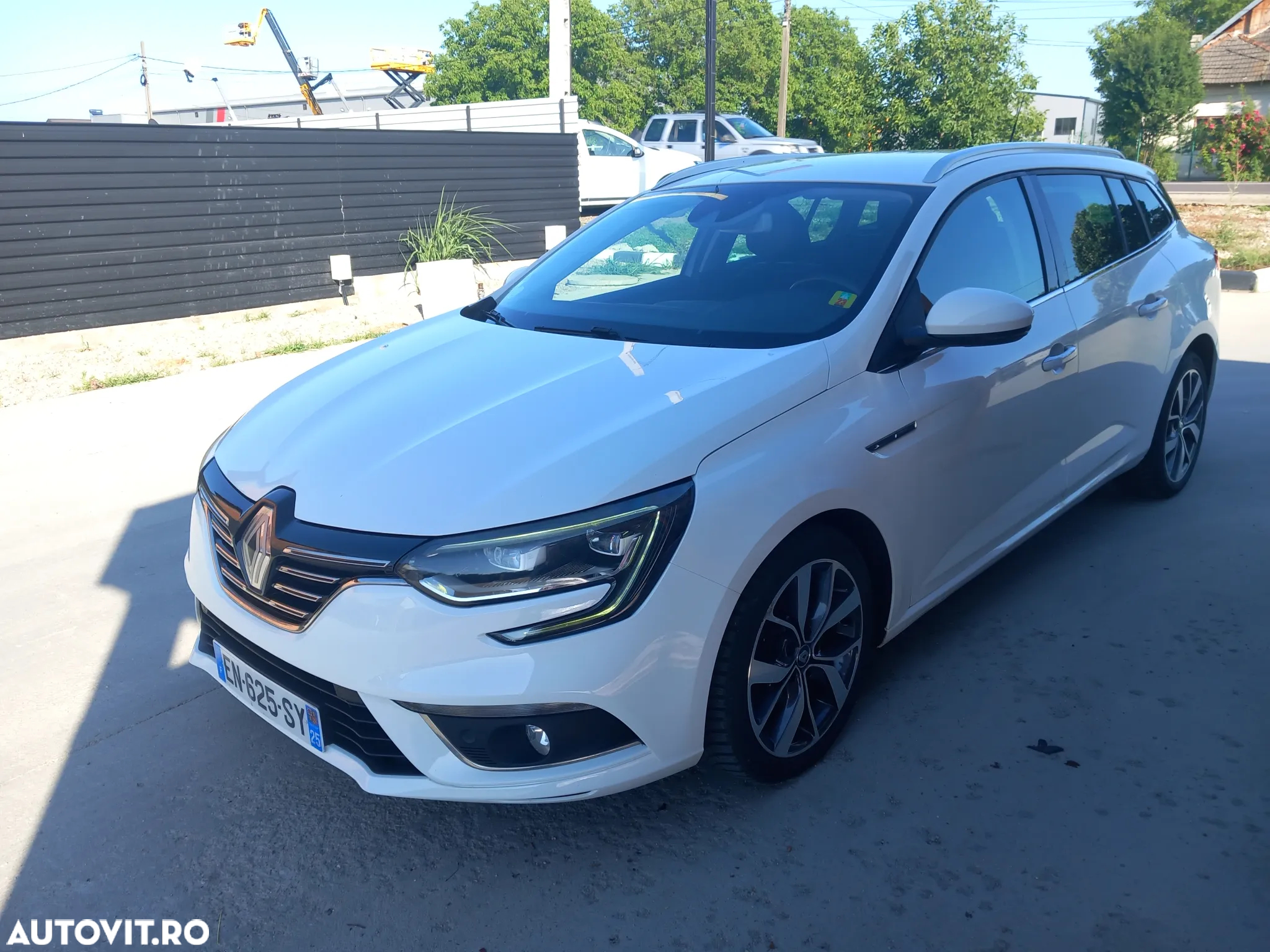 Renault Megane ENERGY dCi 110 EDC INTENS - 4