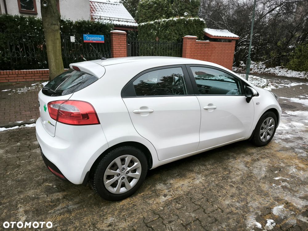 Kia Rio 1.1 CRDI Attract - 34