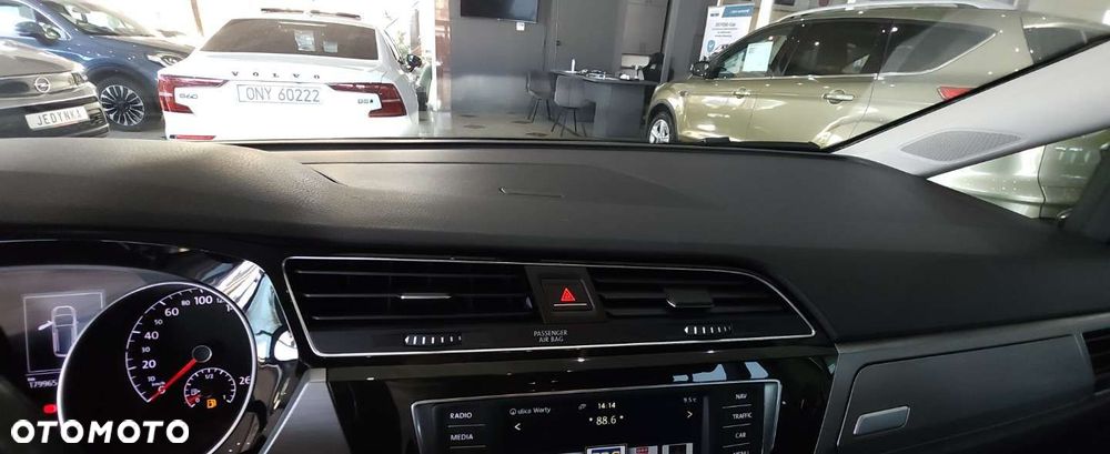 Volkswagen Touran - 34