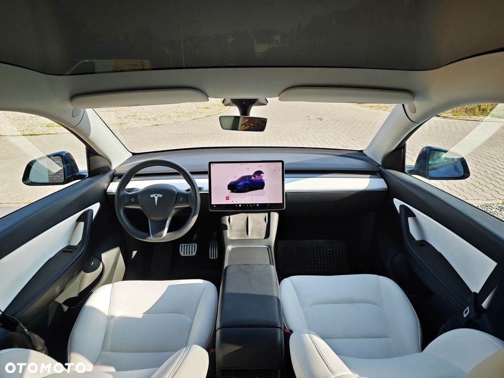 Tesla Model Y Performance AWD - 13