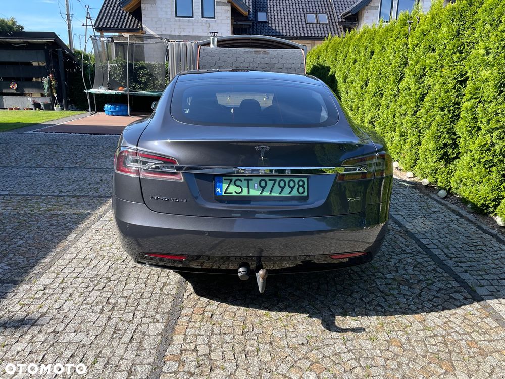 Tesla Model S - 4
