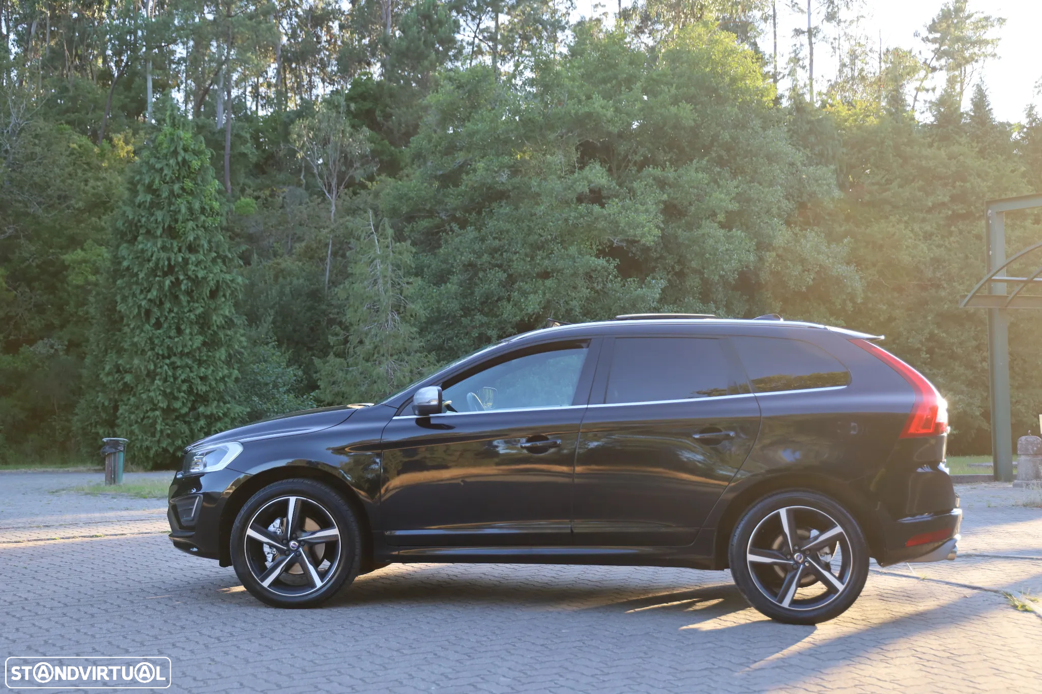 Volvo XC 60 2.0 D4 R-Design Geartronic - 12