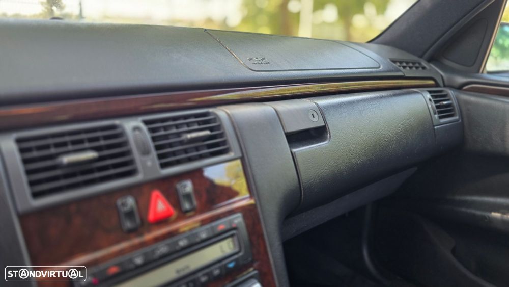 Mercedes-Benz E 300 D - 15