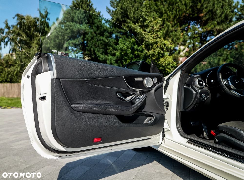 Mercedes-Benz Klasa C 200 4MATIC 9G-TRONIC - 9