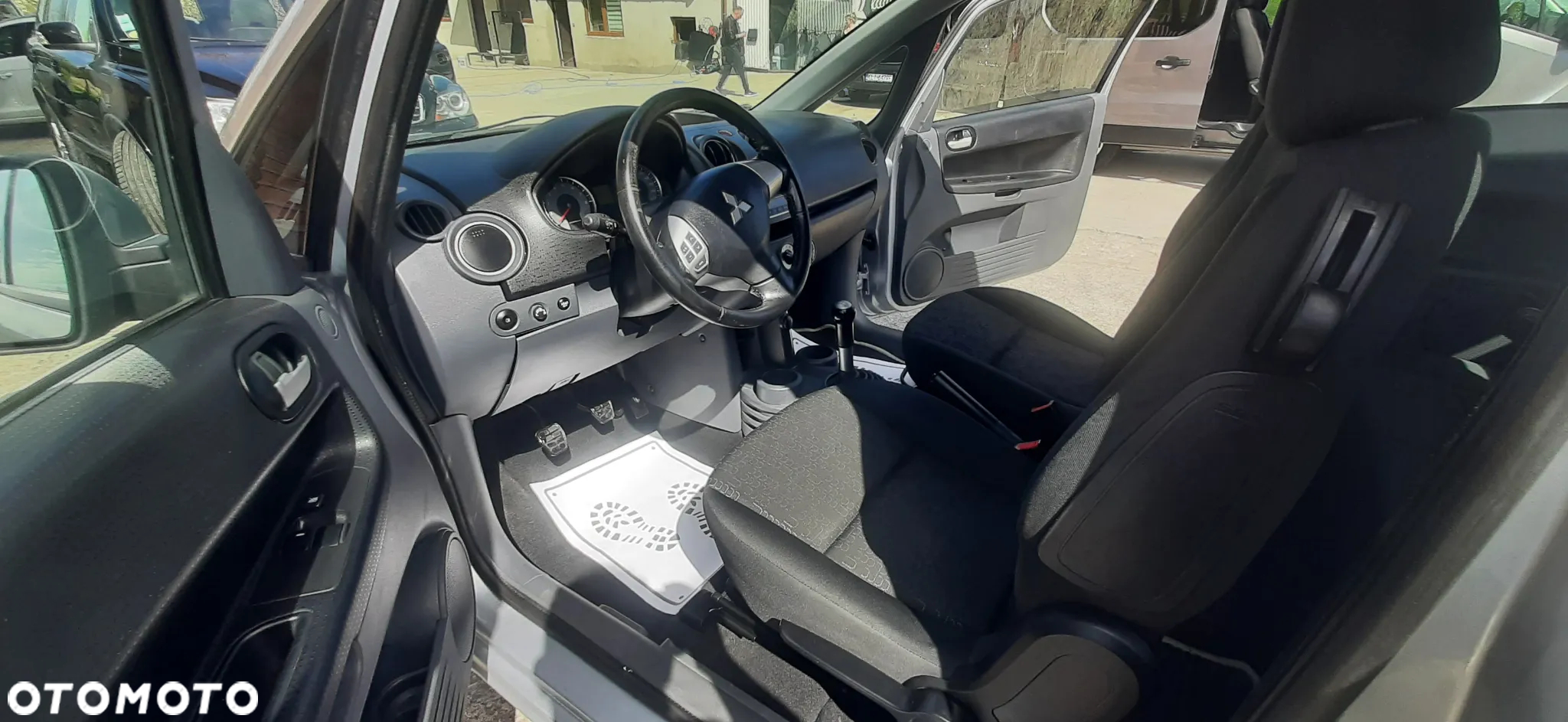 Mitsubishi Colt - 9