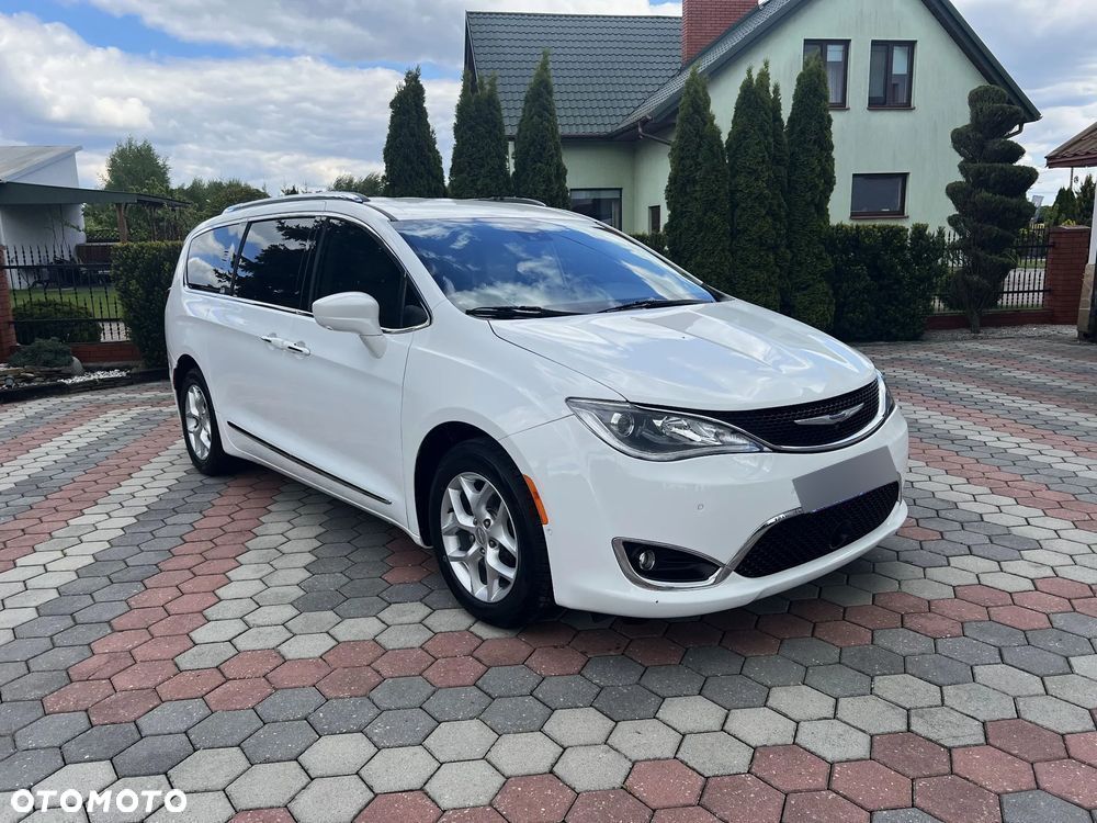Chrysler Pacifica - 1