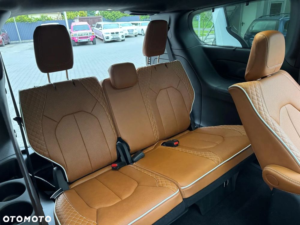 Chrysler Pacifica - 15