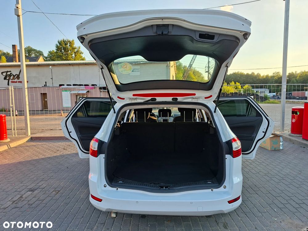 Ford Mondeo 2.0 TDCi Ghia - 13